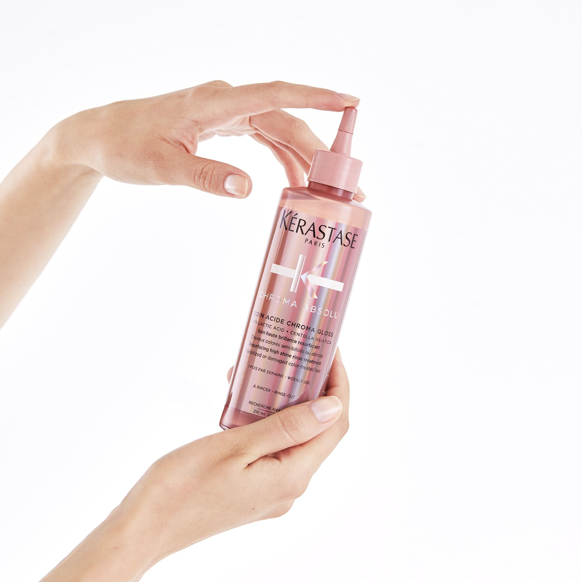 Kerastase Soin Acide Choma Gloss Chroma Absolu Treatment pour cheveux colores produit en main