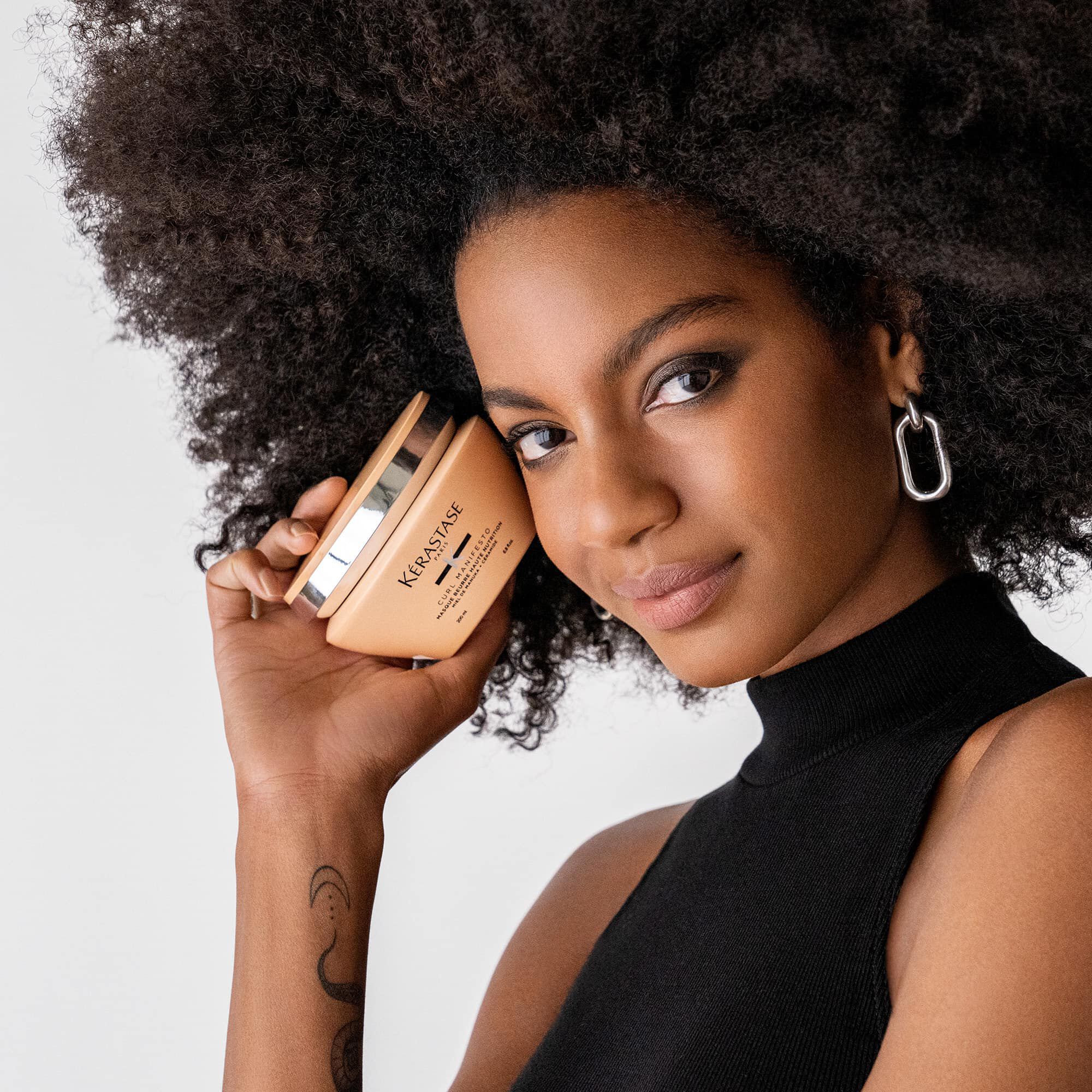 Kerastase Masque Beurre Haute Nutrition Curl Manifesto Revitalisant pour cheveux boucles modele
